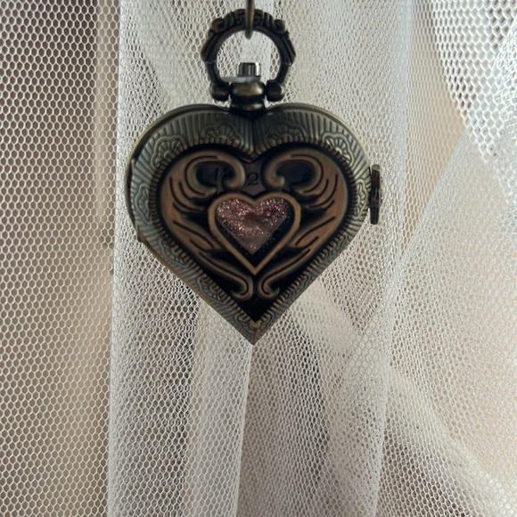 NEW❤️ Vintage Silvery Heart watch - Picture 12 of 13